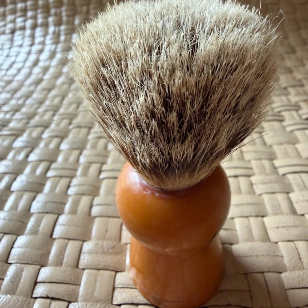Antique Simpson badger shaving – butter butterscotch, bakelite handle
